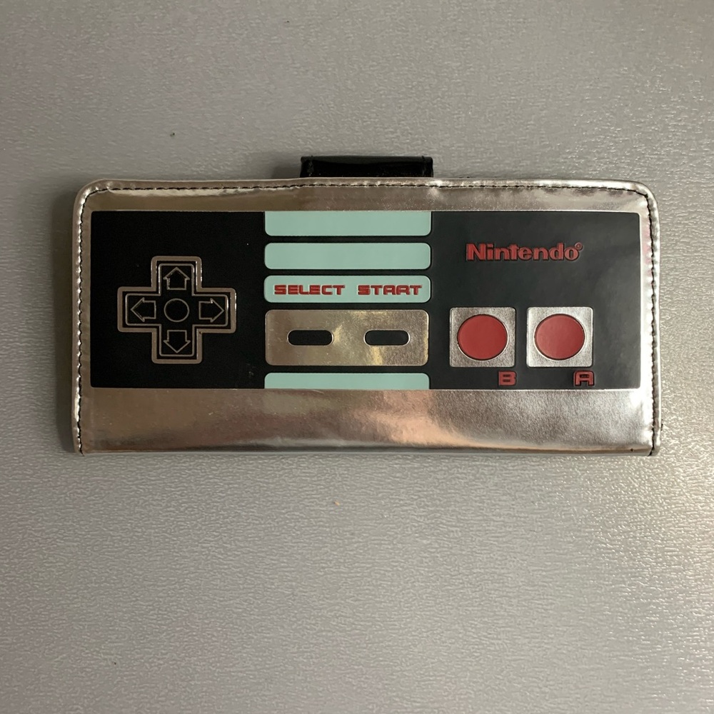 Nintendo Controller Wallet - Picture 2 of 3